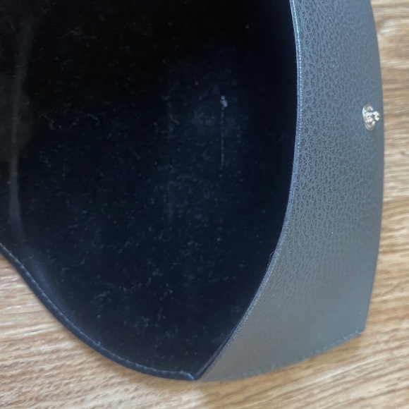 Vince Camuto Sunglasses with Case - Picture 6 of 7